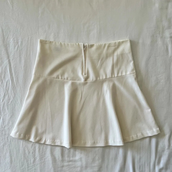 VINTAGE 90’s Charlotte Russe Ivory Mini Skirt - Picture 4 of 7